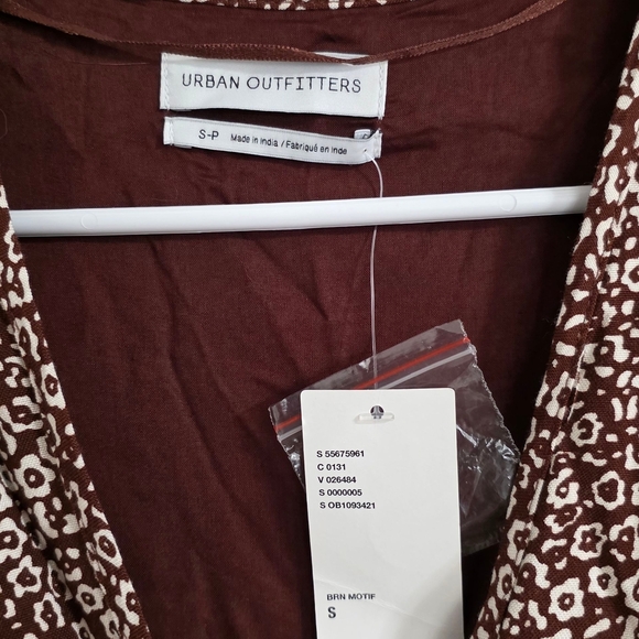 Urban Outfitters Missy Wrap Romper Size Small - Picture 4 of 5